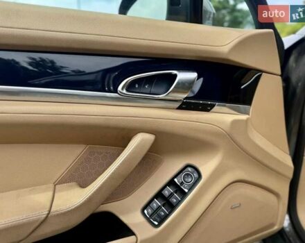 Сірий Порше Panamera, об'ємом двигуна 3 л та пробігом 98 тис. км за 18900 $, фото 9 на Automoto.ua