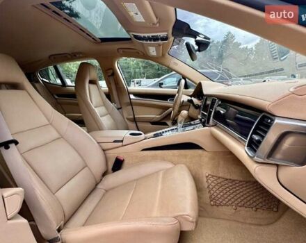 Сірий Порше Panamera, об'ємом двигуна 3 л та пробігом 98 тис. км за 18900 $, фото 18 на Automoto.ua