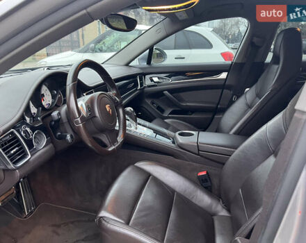 Сірий Порше Panamera, об'ємом двигуна 3 л та пробігом 88 тис. км за 33000 $, фото 14 на Automoto.ua