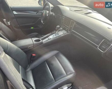Сірий Порше Panamera, об'ємом двигуна 3 л та пробігом 173 тис. км за 49999 $, фото 13 на Automoto.ua