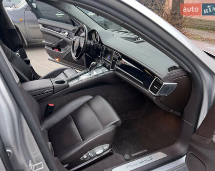 Сірий Порше Panamera, об'ємом двигуна 3 л та пробігом 88 тис. км за 33000 $, фото 11 на Automoto.ua