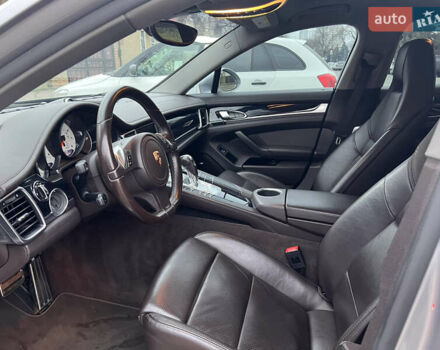 Сірий Порше Panamera, об'ємом двигуна 3 л та пробігом 88 тис. км за 33000 $, фото 15 на Automoto.ua