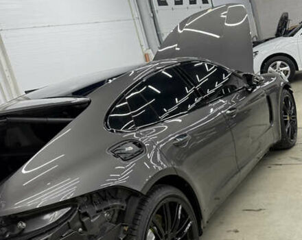 Сірий Порше Panamera, об'ємом двигуна 4 л та пробігом 70 тис. км за 69000 $, фото 23 на Automoto.ua