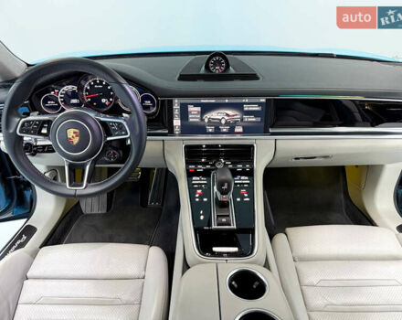 Сірий Порше Panamera, об'ємом двигуна 4 л та пробігом 70 тис. км за 69000 $, фото 19 на Automoto.ua