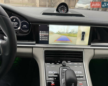 Сірий Порше Panamera, об'ємом двигуна 4 л та пробігом 70 тис. км за 69000 $, фото 12 на Automoto.ua