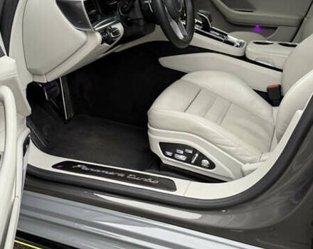 Сірий Порше Panamera, об'ємом двигуна 4 л та пробігом 70 тис. км за 69000 $, фото 18 на Automoto.ua