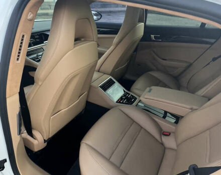 Серый Порше Панамера, объемом двигателя 2.89 л и пробегом 114 тыс. км за 49850 $, фото 6 на Automoto.ua