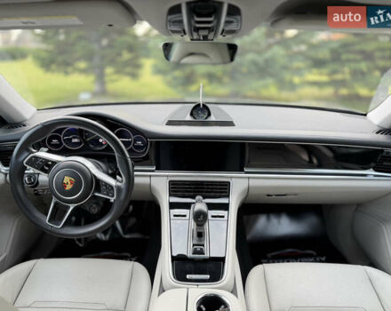 Сірий Порше Panamera, об'ємом двигуна 3 л та пробігом 72 тис. км за 55000 $, фото 10 на Automoto.ua