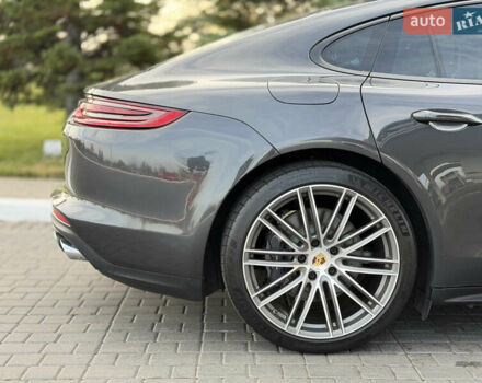 Сірий Порше Panamera, об'ємом двигуна 3 л та пробігом 72 тис. км за 55000 $, фото 27 на Automoto.ua