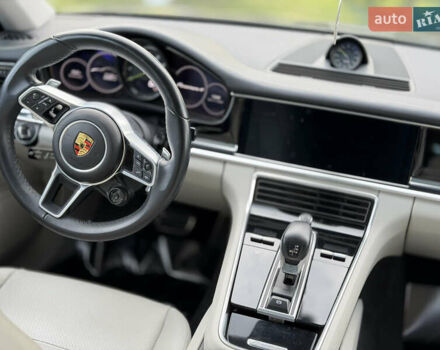 Сірий Порше Panamera, об'ємом двигуна 3 л та пробігом 72 тис. км за 55000 $, фото 12 на Automoto.ua