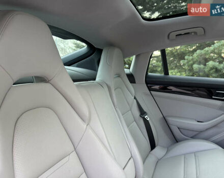 Сірий Порше Panamera, об'ємом двигуна 3 л та пробігом 72 тис. км за 55000 $, фото 21 на Automoto.ua