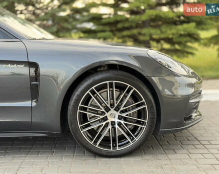 Сірий Порше Panamera, об'ємом двигуна 3 л та пробігом 72 тис. км за 55000 $, фото 25 на Automoto.ua