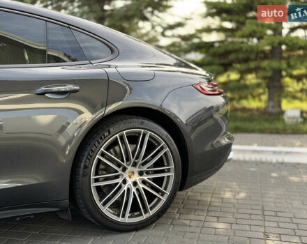 Сірий Порше Panamera, об'ємом двигуна 3 л та пробігом 72 тис. км за 55000 $, фото 4 на Automoto.ua
