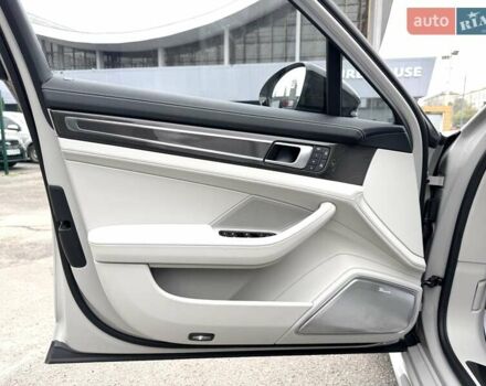 Серый Порше Панамера, объемом двигателя 4 л и пробегом 9 тыс. км за 154999 $, фото 23 на Automoto.ua