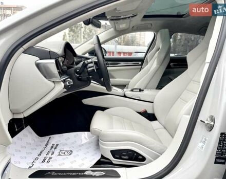 Серый Порше Панамера, объемом двигателя 4 л и пробегом 9 тыс. км за 154999 $, фото 21 на Automoto.ua