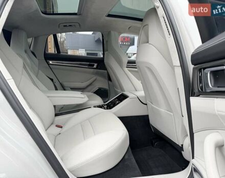 Серый Порше Панамера, объемом двигателя 4 л и пробегом 9 тыс. км за 154999 $, фото 45 на Automoto.ua