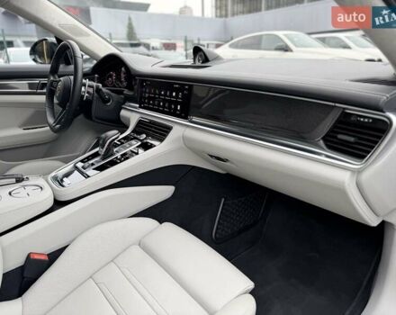 Серый Порше Панамера, объемом двигателя 4 л и пробегом 9 тыс. км за 154999 $, фото 41 на Automoto.ua