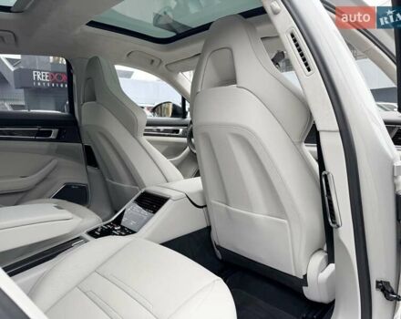 Серый Порше Панамера, объемом двигателя 4 л и пробегом 9 тыс. км за 154999 $, фото 44 на Automoto.ua