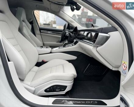 Серый Порше Панамера, объемом двигателя 4 л и пробегом 9 тыс. км за 154999 $, фото 43 на Automoto.ua