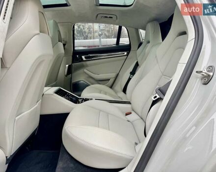 Серый Порше Панамера, объемом двигателя 4 л и пробегом 9 тыс. км за 154999 $, фото 33 на Automoto.ua