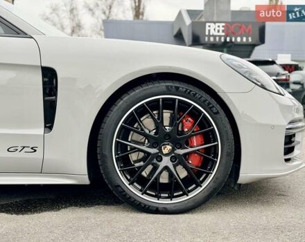 Серый Порше Панамера, объемом двигателя 4 л и пробегом 9 тыс. км за 154999 $, фото 6 на Automoto.ua