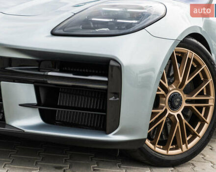 Серый Порше Панамера, объемом двигателя 4 л и пробегом 4 тыс. км за 325000 $, фото 1 на Automoto.ua