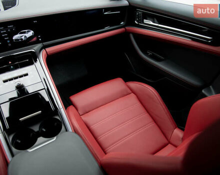 Серый Порше Панамера, объемом двигателя 4 л и пробегом 4 тыс. км за 325000 $, фото 52 на Automoto.ua