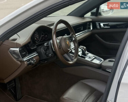 Сірий Порше Panamera, об'ємом двигуна 2.89 л та пробігом 105 тис. км за 76300 $, фото 5 на Automoto.ua