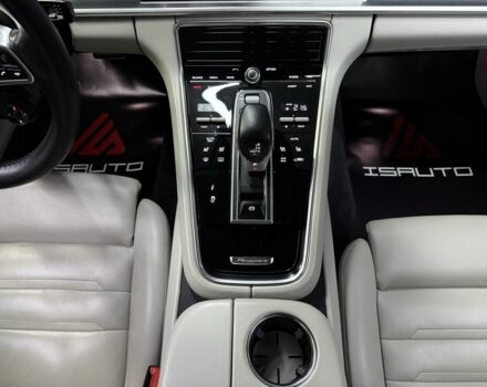 Серый Порше Панамера, объемом двигателя 2.9 л и пробегом 136 тыс. км за 51500 $, фото 22 на Automoto.ua