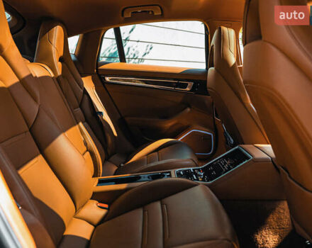 Синій Порше Panamera, об'ємом двигуна 3 л та пробігом 71 тис. км за 73000 $, фото 54 на Automoto.ua