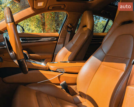 Синій Порше Panamera, об'ємом двигуна 3 л та пробігом 71 тис. км за 73000 $, фото 69 на Automoto.ua