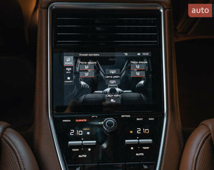 Синій Порше Panamera, об'ємом двигуна 3 л та пробігом 71 тис. км за 73000 $, фото 60 на Automoto.ua