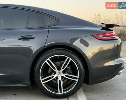 Зелений Порше Panamera, об'ємом двигуна 3 л та пробігом 70 тис. км за 46500 $, фото 5 на Automoto.ua