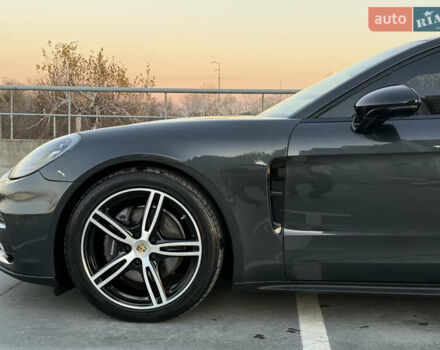 Зелений Порше Panamera, об'ємом двигуна 3 л та пробігом 70 тис. км за 46500 $, фото 4 на Automoto.ua
