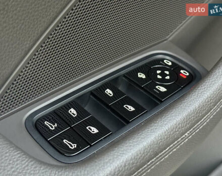 Зелений Порше Panamera, об'ємом двигуна 3 л та пробігом 70 тис. км за 46500 $, фото 27 на Automoto.ua