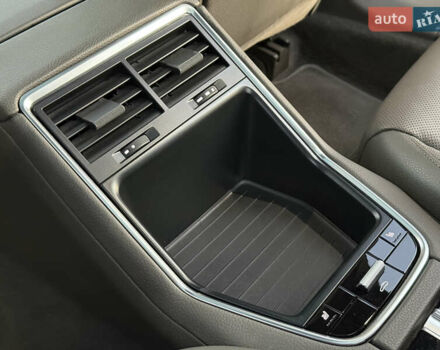 Зелений Порше Panamera, об'ємом двигуна 3 л та пробігом 70 тис. км за 46500 $, фото 22 на Automoto.ua