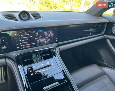 Помаранчевий Порше Panamera, об'ємом двигуна 4 л та пробігом 20 тис. км за 278000 $, фото 17 на Automoto.ua