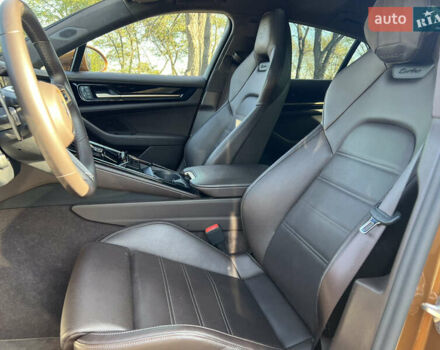 Помаранчевий Порше Panamera, об'ємом двигуна 4 л та пробігом 20 тис. км за 278000 $, фото 27 на Automoto.ua