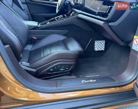 Помаранчевий Порше Panamera, об'ємом двигуна 4 л та пробігом 20 тис. км за 278000 $, фото 29 на Automoto.ua