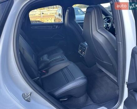Білий Порше Cayenne Coupe, об'ємом двигуна 3 л та пробігом 75 тис. км за 68900 $, фото 54 на Automoto.ua