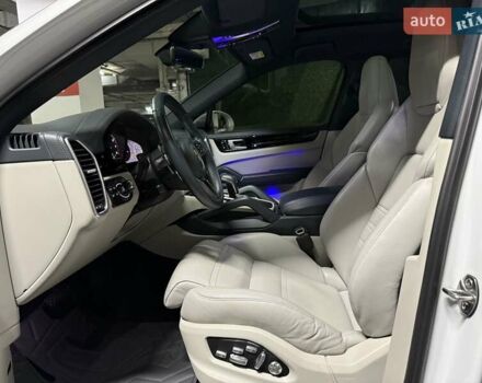Белый Порше Cayenne Coupe, объемом двигателя 3 л и пробегом 155 тыс. км за 59900 $, фото 29 на Automoto.ua