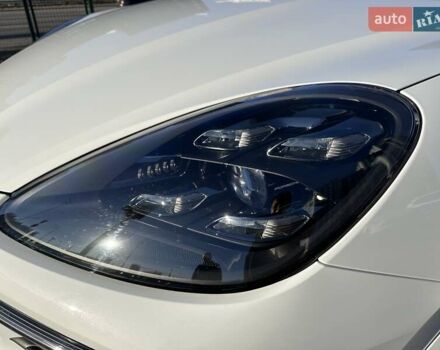 Білий Порше Cayenne Coupe, об'ємом двигуна 3 л та пробігом 75 тис. км за 68900 $, фото 7 на Automoto.ua
