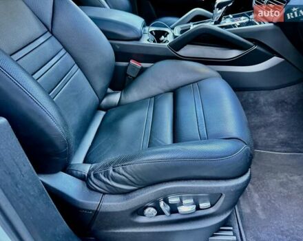 Белый Порше Cayenne Coupe, объемом двигателя 2.89 л и пробегом 80 тыс. км за 87000 $, фото 34 на Automoto.ua