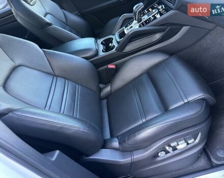Білий Порше Cayenne Coupe, об'ємом двигуна 3 л та пробігом 75 тис. км за 68900 $, фото 43 на Automoto.ua