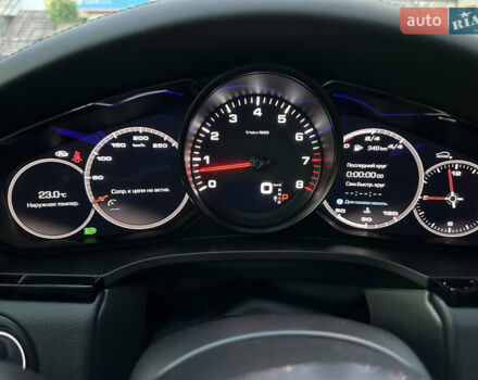 Белый Порше Cayenne Coupe, объемом двигателя 3 л и пробегом 47 тыс. км за 72000 $, фото 19 на Automoto.ua