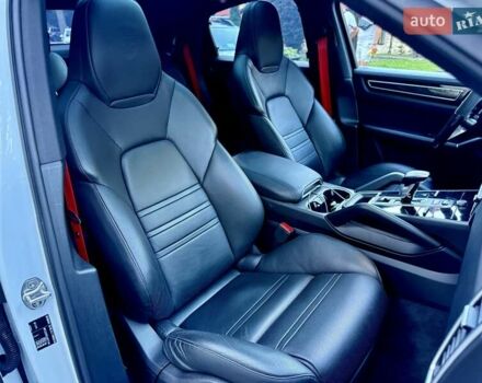Белый Порше Cayenne Coupe, объемом двигателя 2.89 л и пробегом 80 тыс. км за 87000 $, фото 32 на Automoto.ua
