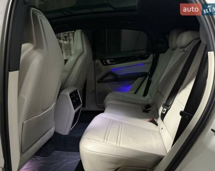 Белый Порше Cayenne Coupe, объемом двигателя 3 л и пробегом 155 тыс. км за 59900 $, фото 62 на Automoto.ua