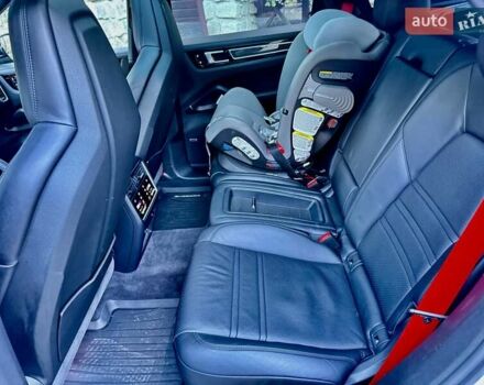 Белый Порше Cayenne Coupe, объемом двигателя 2.89 л и пробегом 80 тыс. км за 87000 $, фото 26 на Automoto.ua