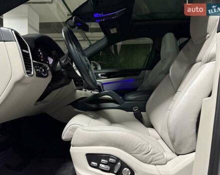Белый Порше Cayenne Coupe, объемом двигателя 3 л и пробегом 155 тыс. км за 59900 $, фото 28 на Automoto.ua