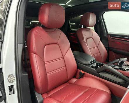 Белый Порше Cayenne Coupe, объемом двигателя 3 л и пробегом 20 тыс. км за 88999 $, фото 15 на Automoto.ua